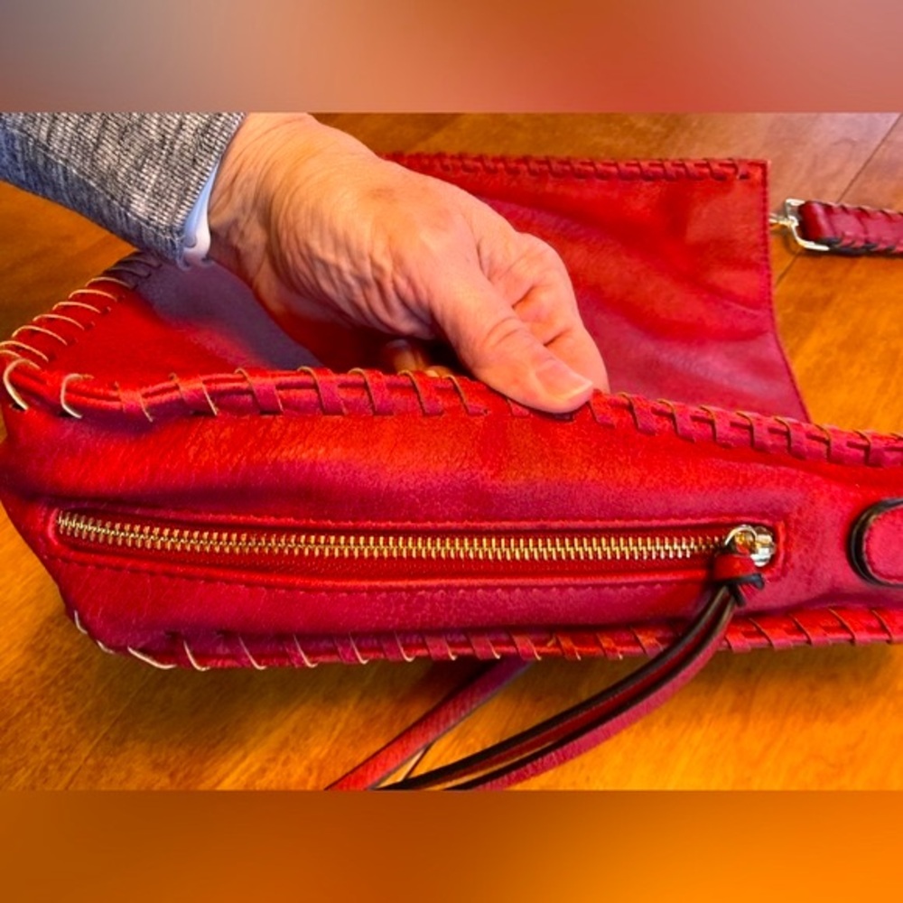 Isabelle Red Leather Shoulder Bag. Lots of Zippered hiding places. - Picture 3 of 10